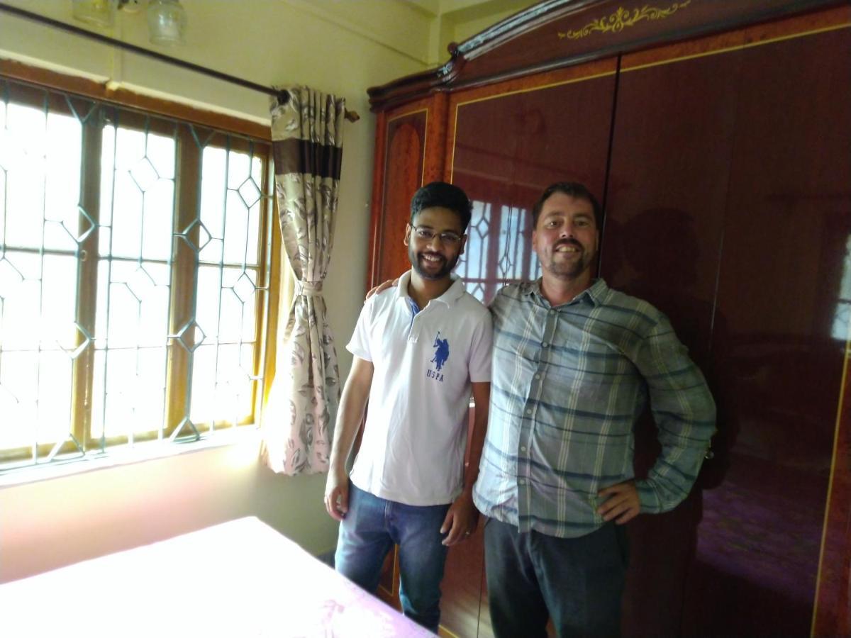 Spacious Apt With Antique Furniture ,Ac & Kitchen コルカタ エクステリア 写真